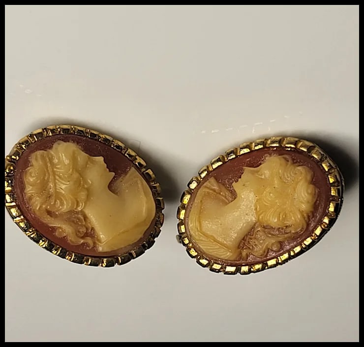 Vintage Resin Cameo Clip-On Earrings - 2