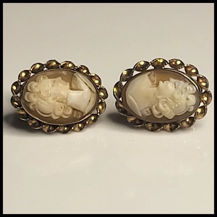 Vintage Van Dell Filigree Screw Back Cameo Earrings - 2