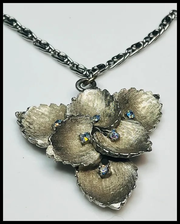 Vintage Ornate Chain Flower Necklace and Earring Set - 4