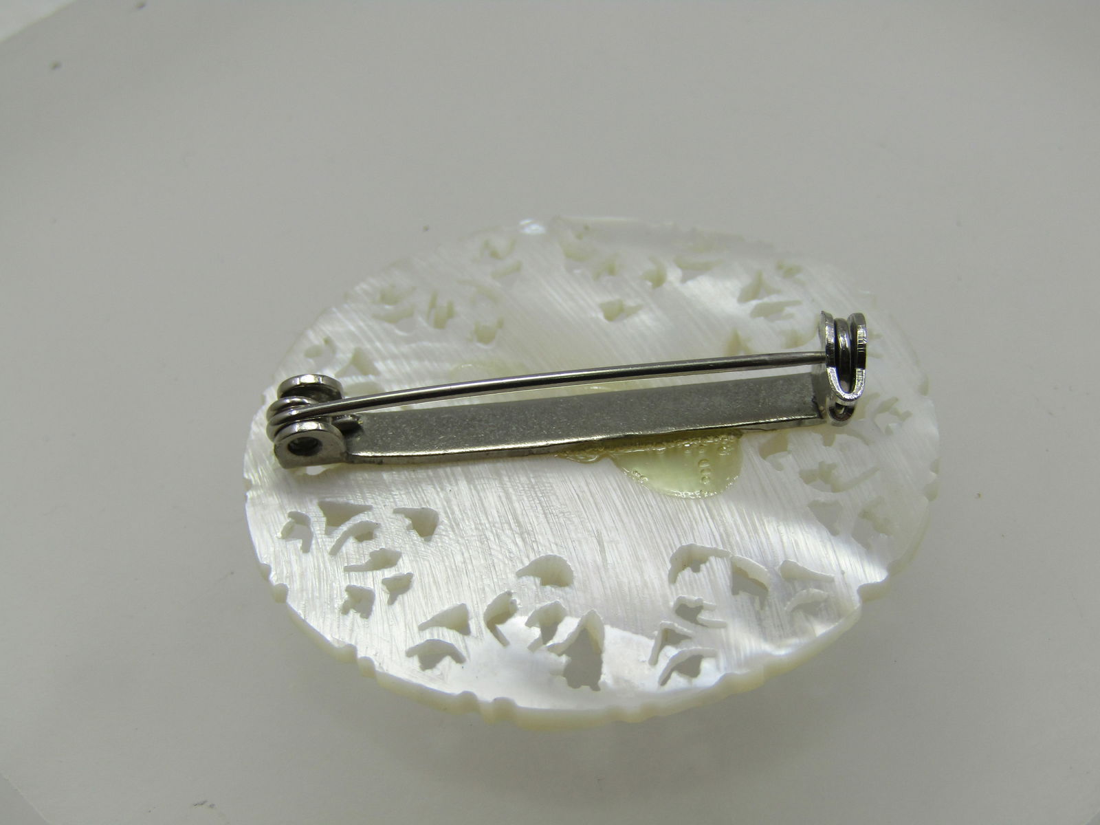 Vintage Carved Mother-of-Pearl Filigree Star Brooch, 1.5" Round - 5