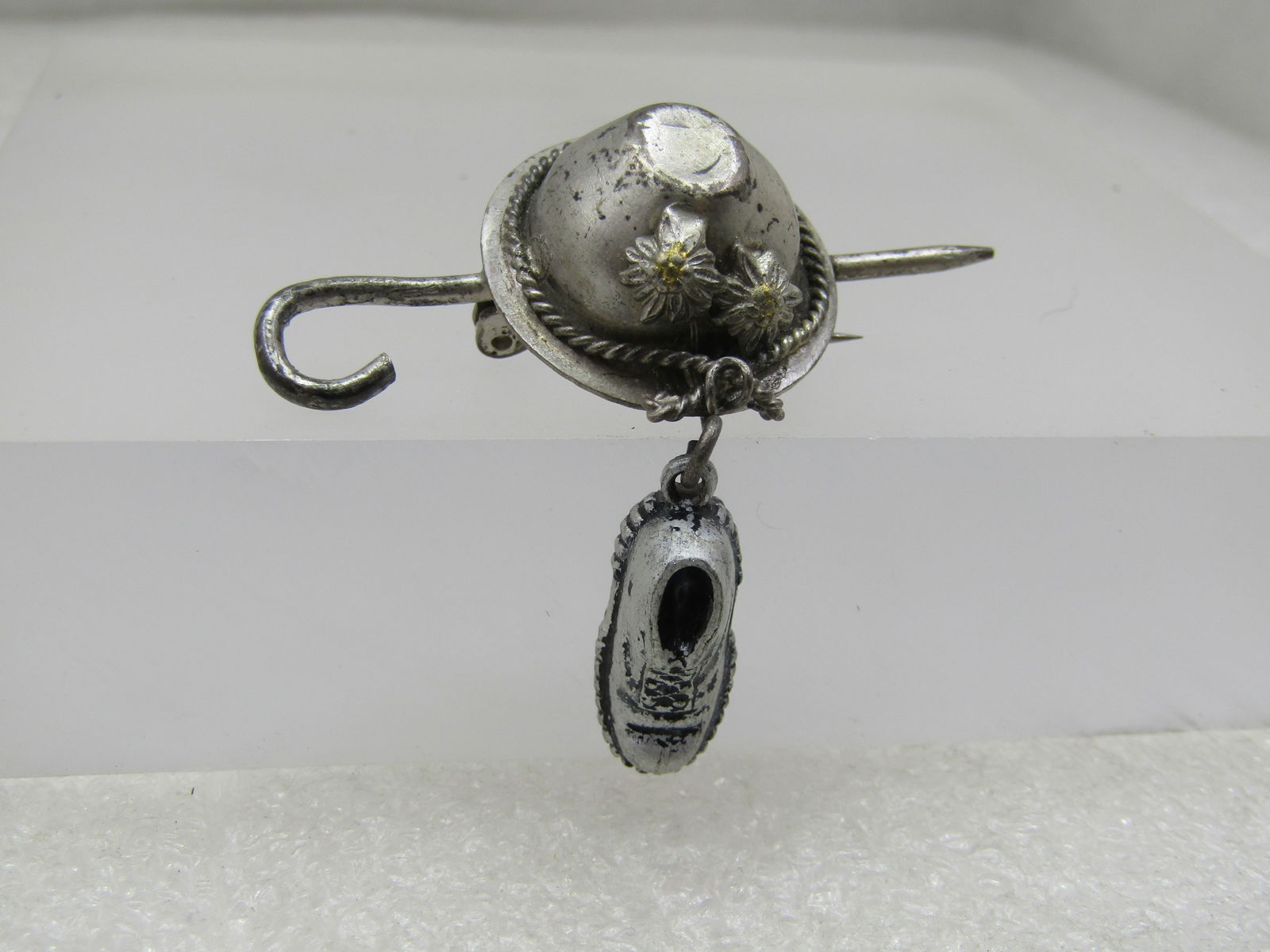 Vintage Bavarian Cap, Can & Shoe Brooch, Western Germany, C-Clasp. - 2