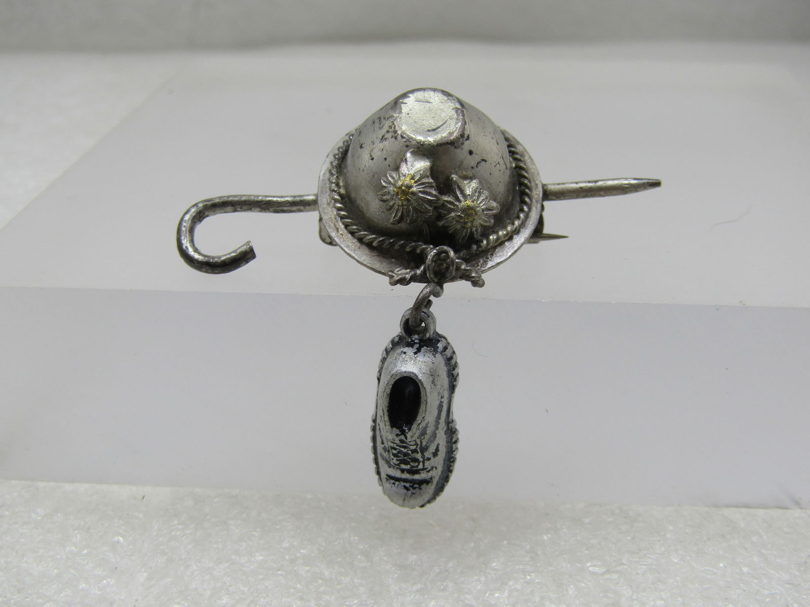 Vintage Bavarian Cap, Can & Shoe Brooch, Western Germany, C-Clasp. - 3