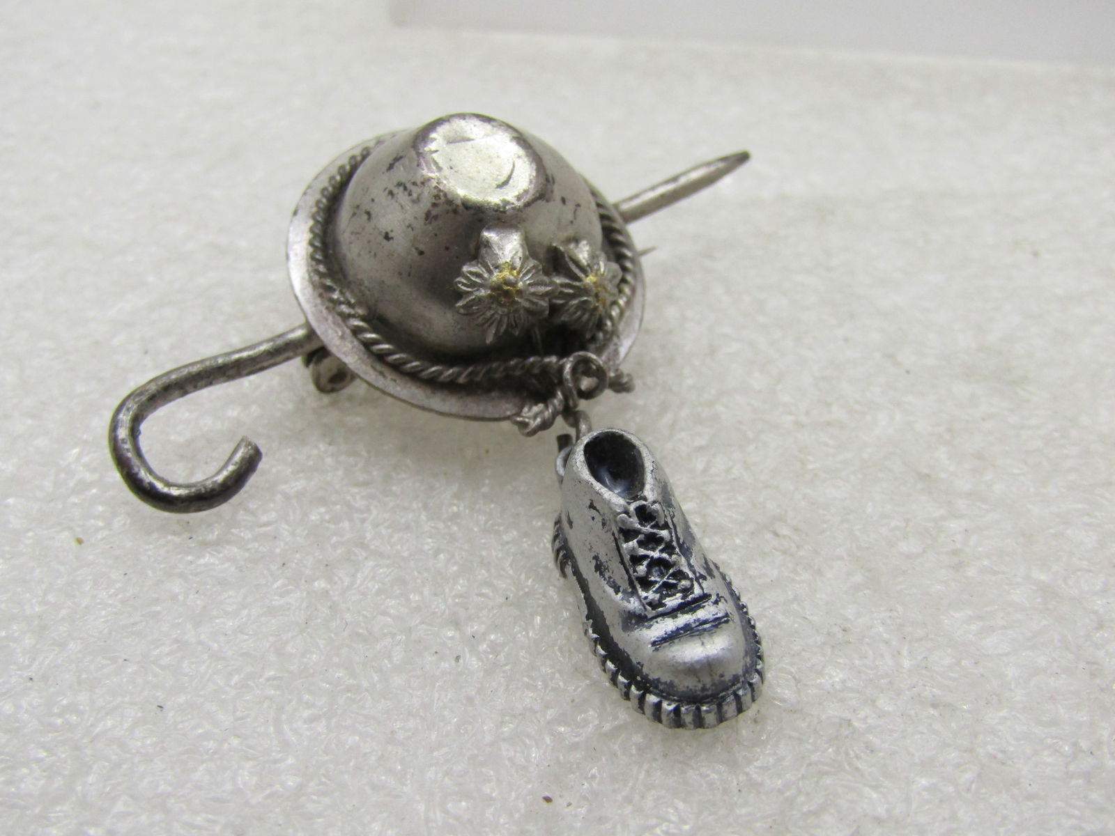 Vintage Bavarian Cap, Can & Shoe Brooch, Western Germany, C-Clasp. - 5