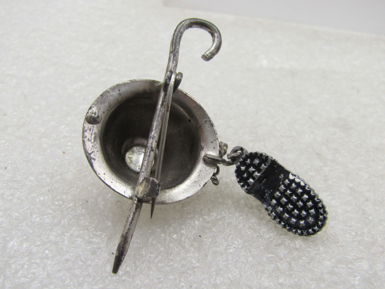 Vintage Bavarian Cap, Can & Shoe Brooch, Western Germany, C-Clasp. - 6