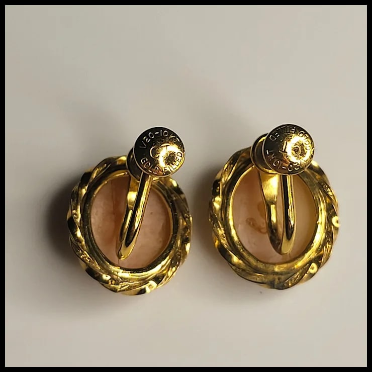 Vintage Shell Cameo Screw Back Earrings - 3