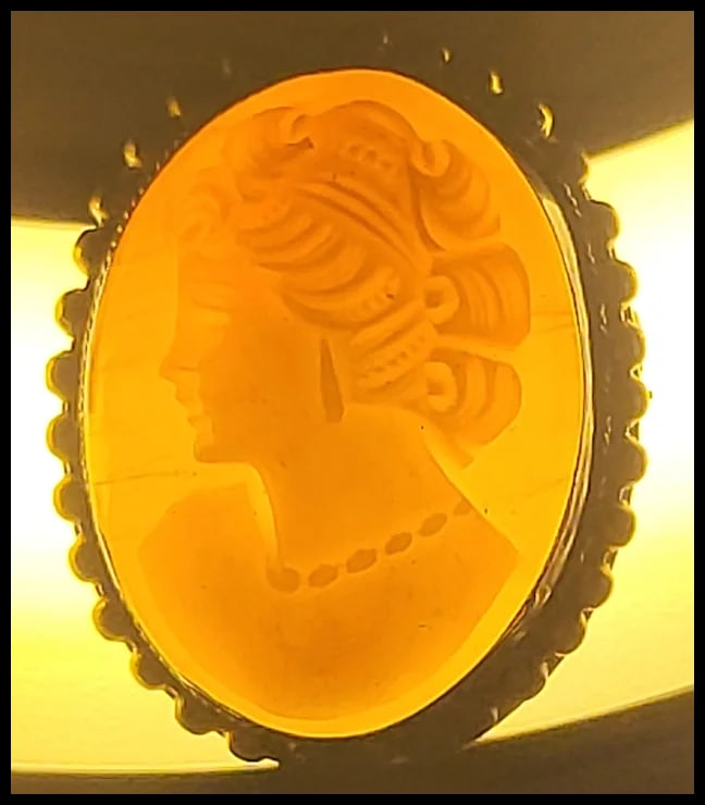 Vintage Cameo Pin/Brooch - 6