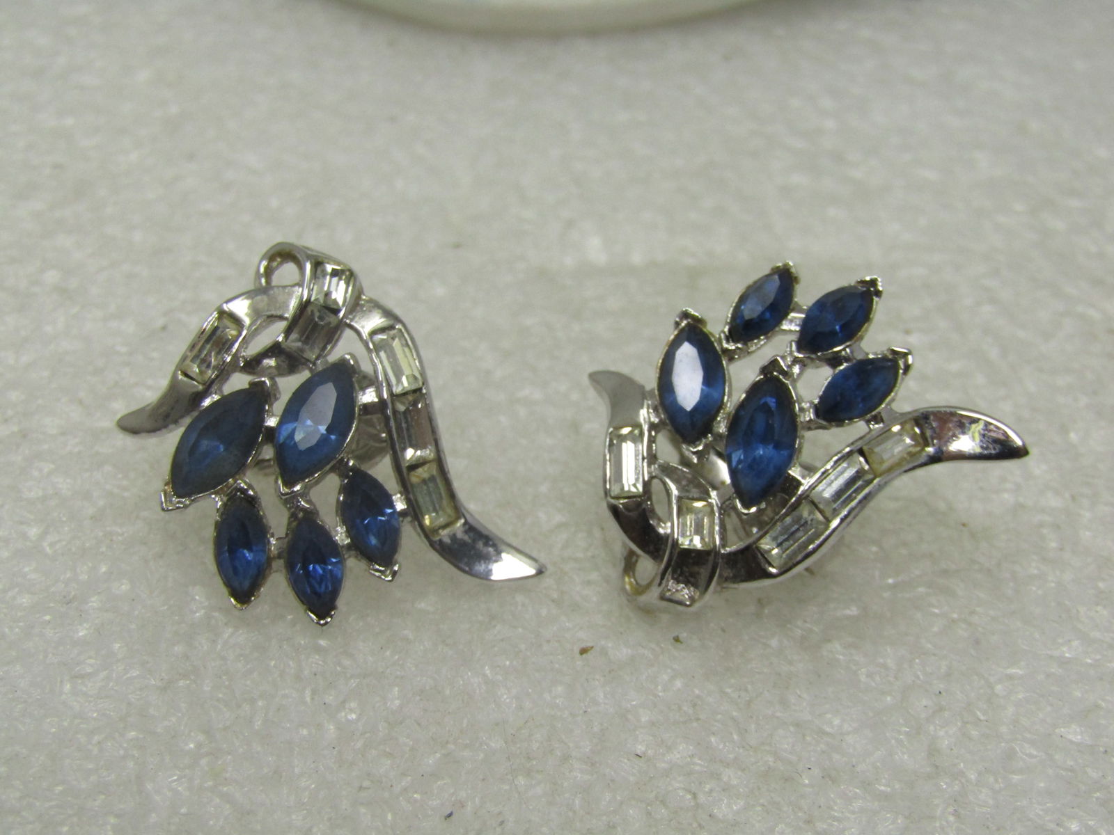 Vintage Blue & Clear Rhinestone Earrings, Clip, 1940's-1950's, Crown Trifari - 5