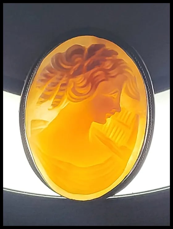 Vintage Hand-Carved Shell Cameo Pendant/Brooch - 5