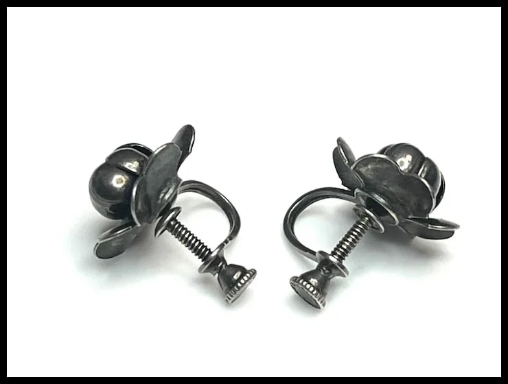 Vintage Sterling Silver Screw Back Flower Earrings - 4