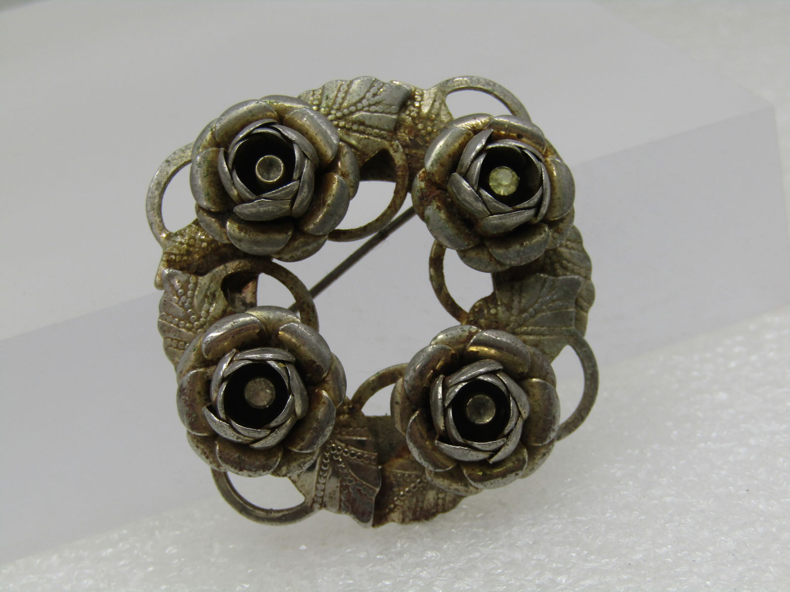 Vintage Four Rose Blossom Circle Brooch with Leaves, 1930's-1940's - 2