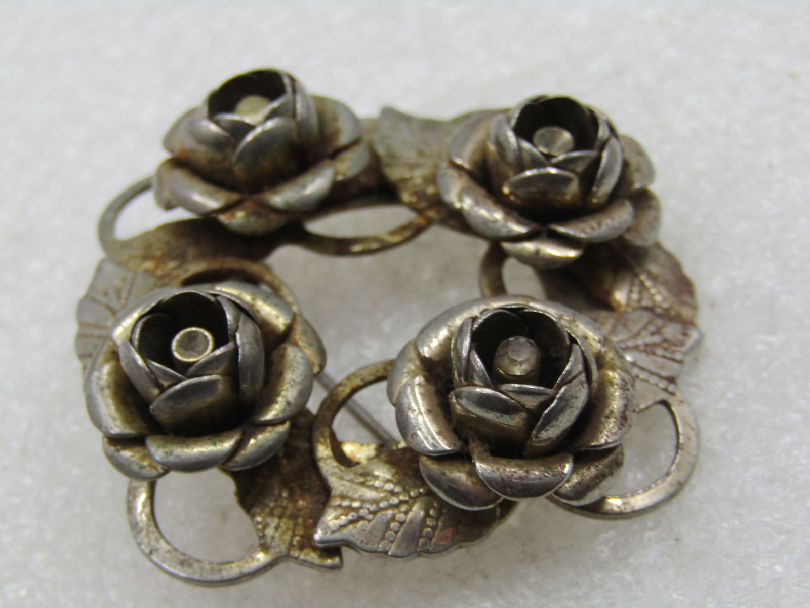 Vintage Four Rose Blossom Circle Brooch with Leaves, 1930's-1940's - 4