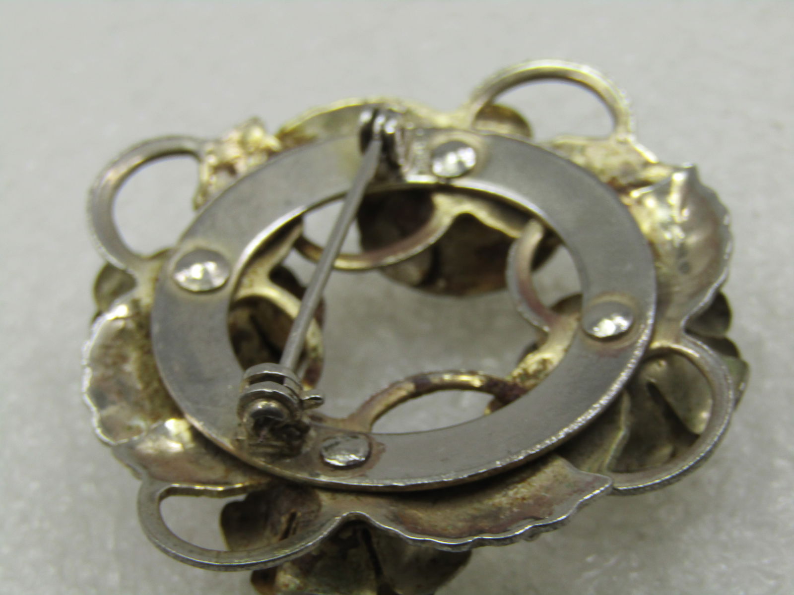 Vintage Four Rose Blossom Circle Brooch with Leaves, 1930's-1940's - 5