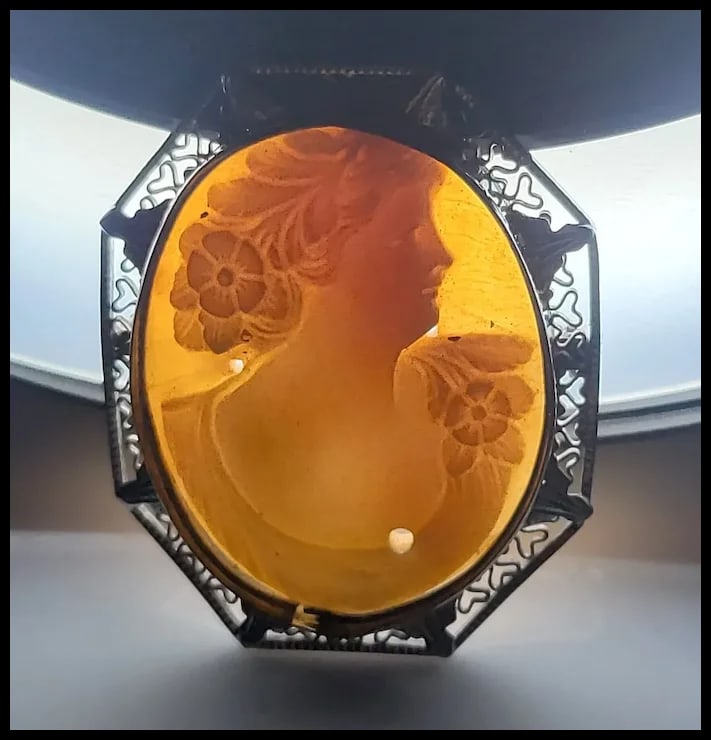 Vintage Hand-Carved Shell Cameo Filigree Pendant/Brooch - 5