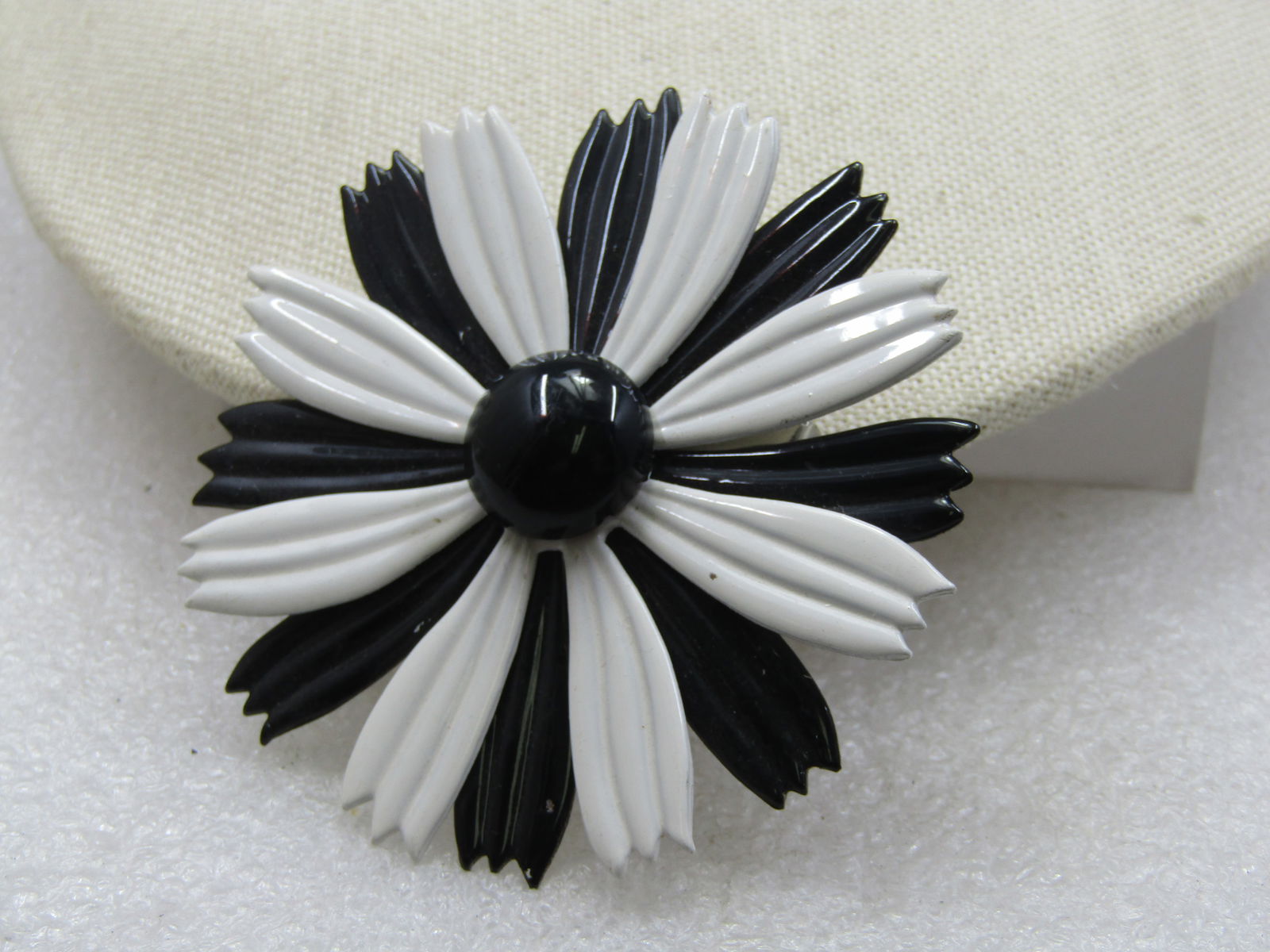 Vintage Black & White Enameled Blossom Brooch, 1960's - 2