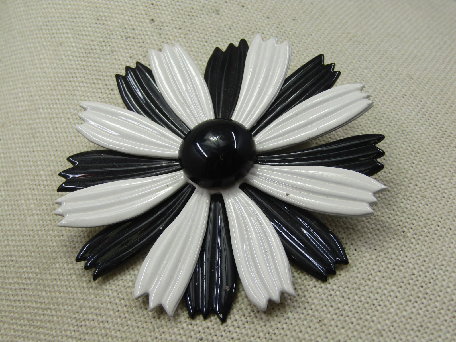 Vintage Black & White Enameled Blossom Brooch, 1960's - 4