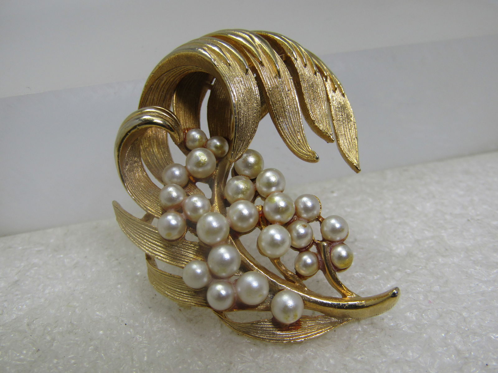 Vintage Faux Pearl Brooch, Signed Lisner, 1950's-1960's - 2