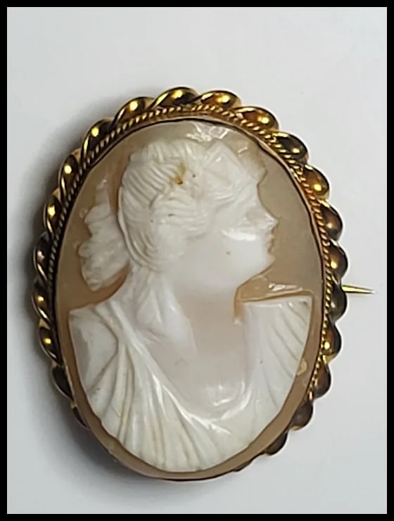 Vintage Hand-Carved Shell Cameo Brooch - 2