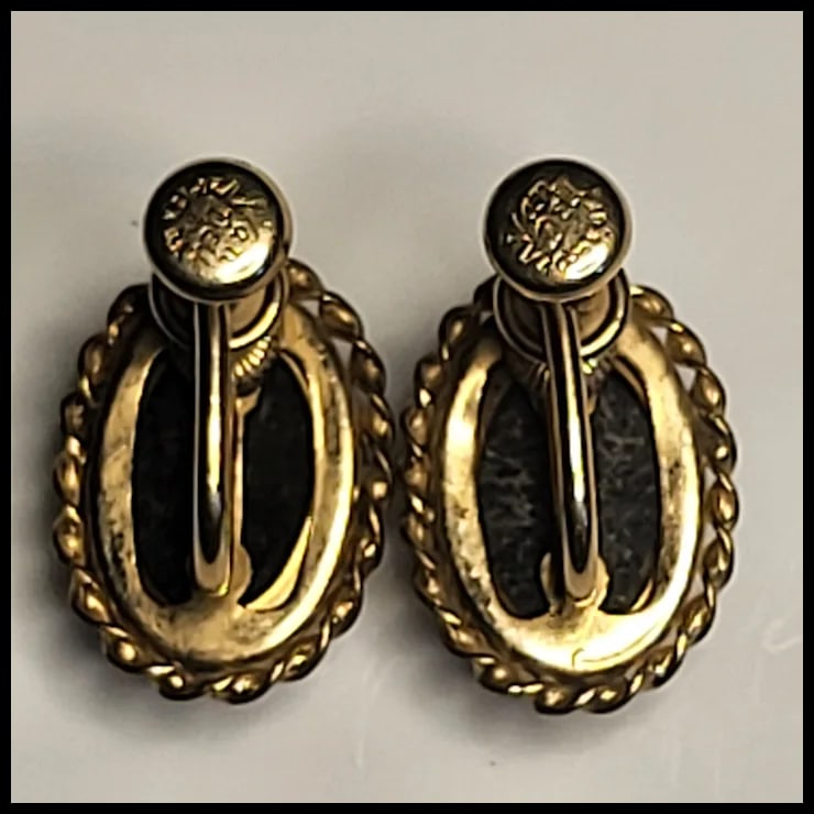 Vintage Van Dell Filigree Screw Back Cameo Earrings - 5