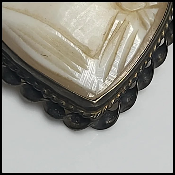 Vintage Heart-Shaped Cameo Brooch/Pin - 4