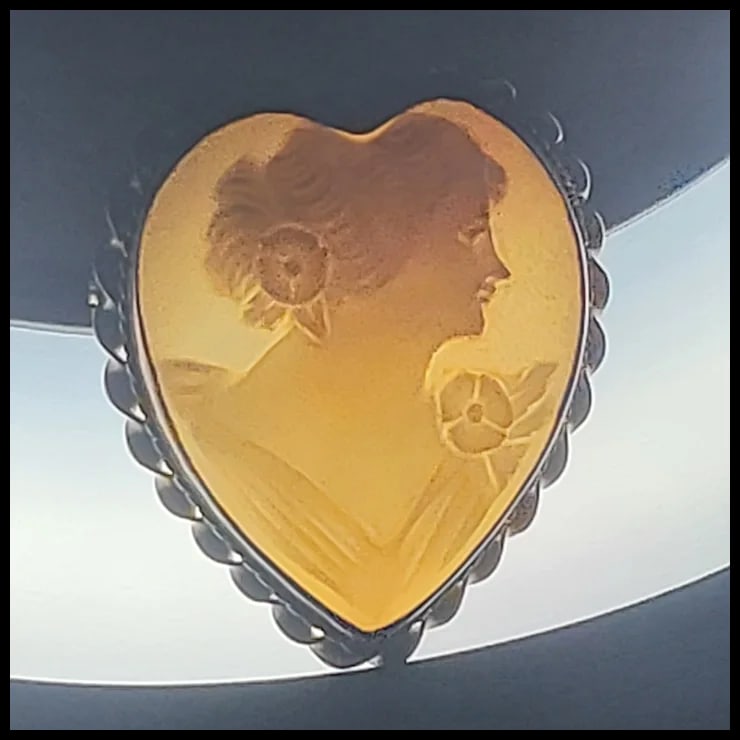 Vintage Heart-Shaped Cameo Brooch/Pin - 5