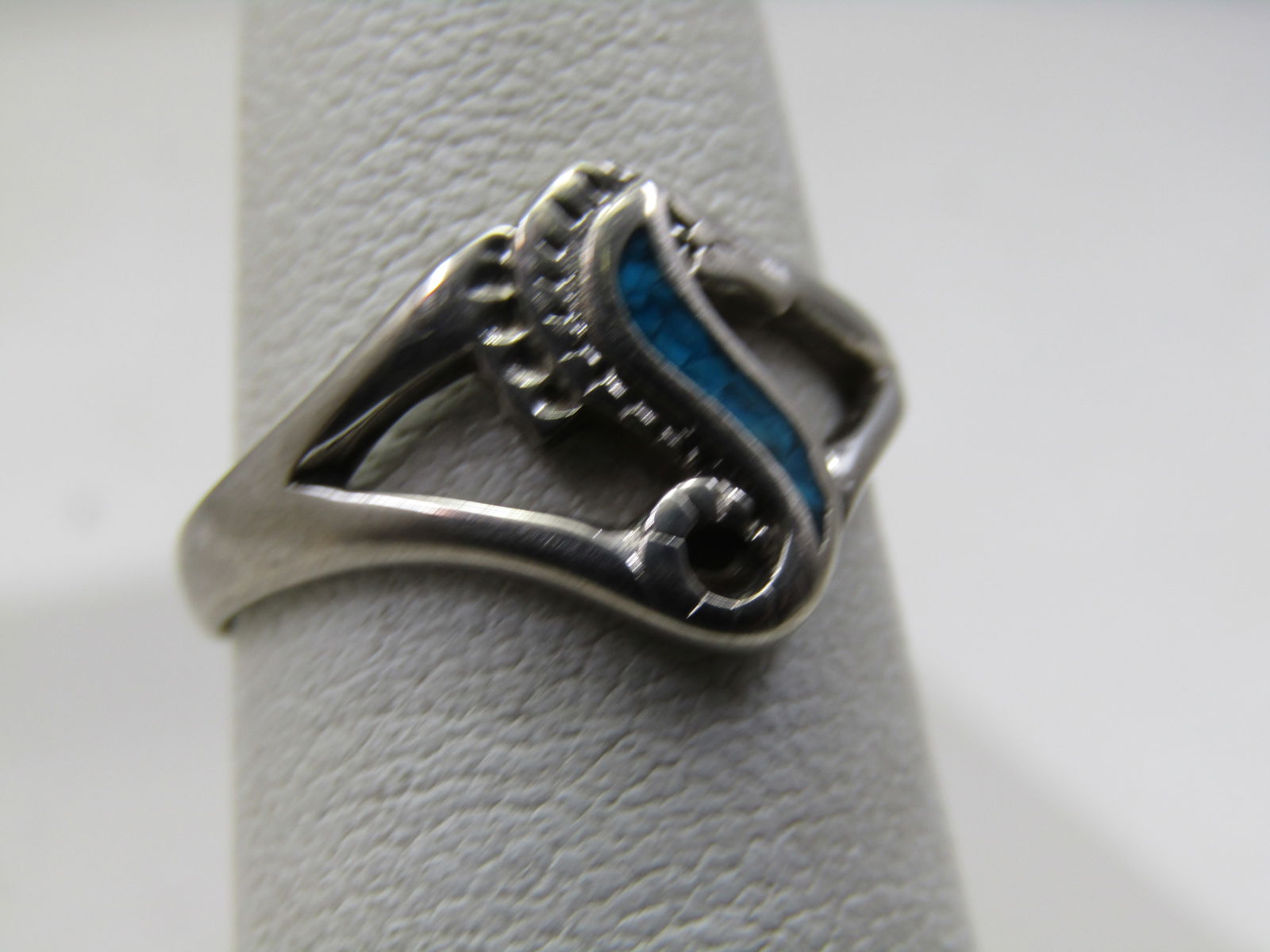 Vintage Turquoise Chip Inlaid Seahorse Ring, Sz. 5.5 , 1970's-1980's - 3
