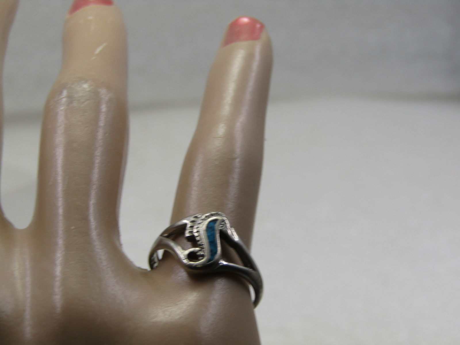 Vintage Turquoise Chip Inlaid Seahorse Ring, Sz. 5.5 , 1970's-1980's - 7