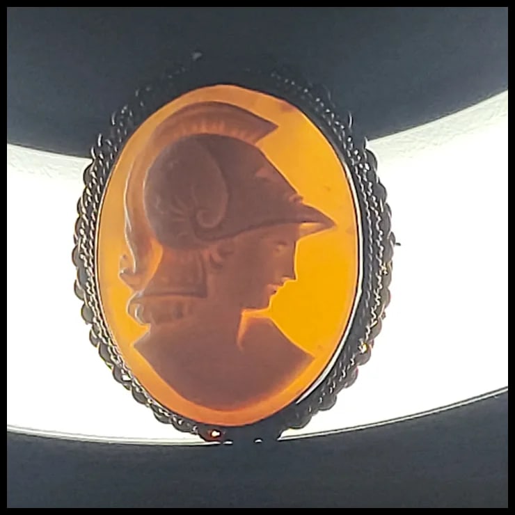 Vintage Shell Cameo Pendant/ Brooch - 5