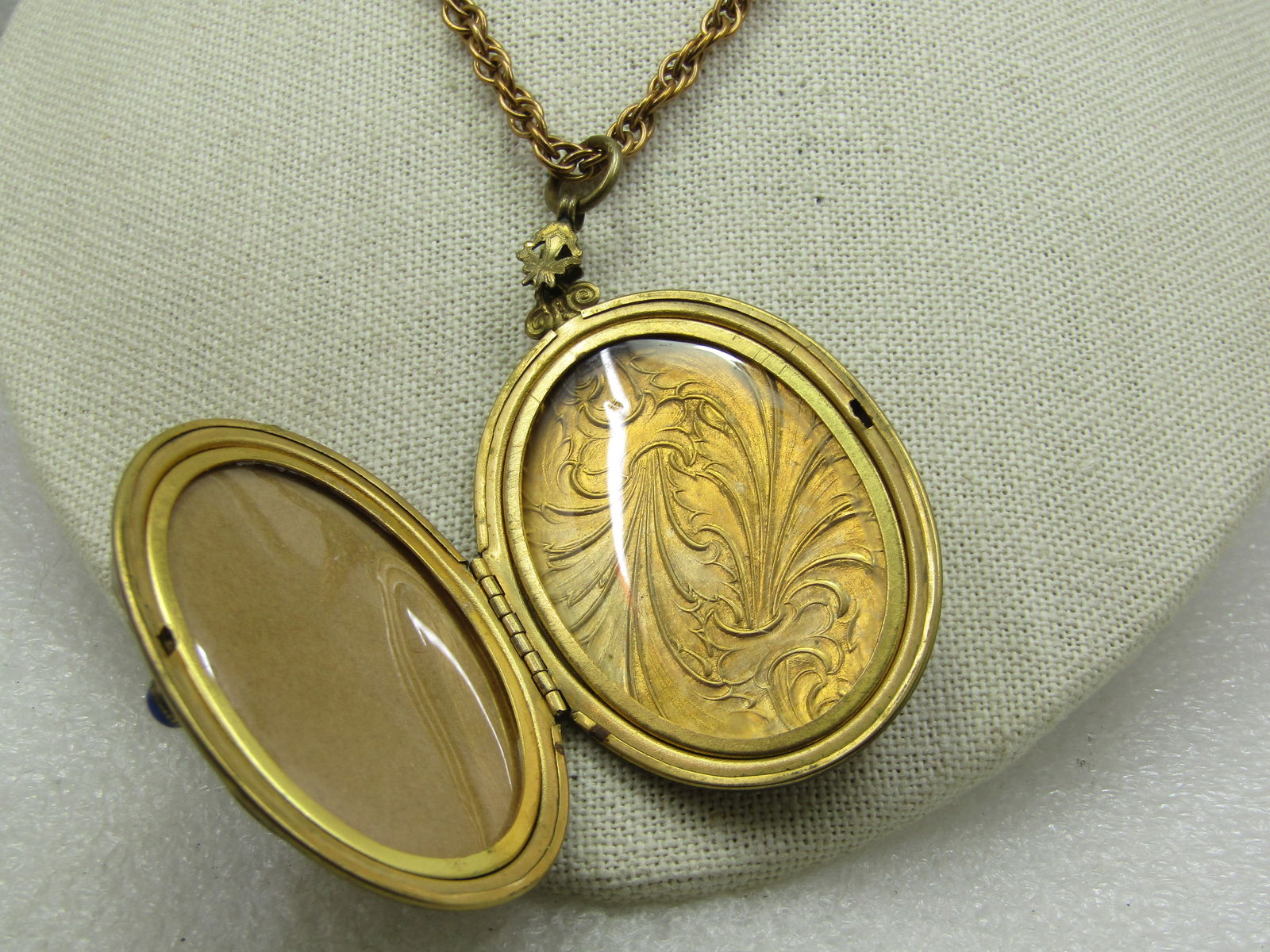 Vintage Repouse Floral Locket, Blue stones, 20" Chain, Sterling Clasp - 4