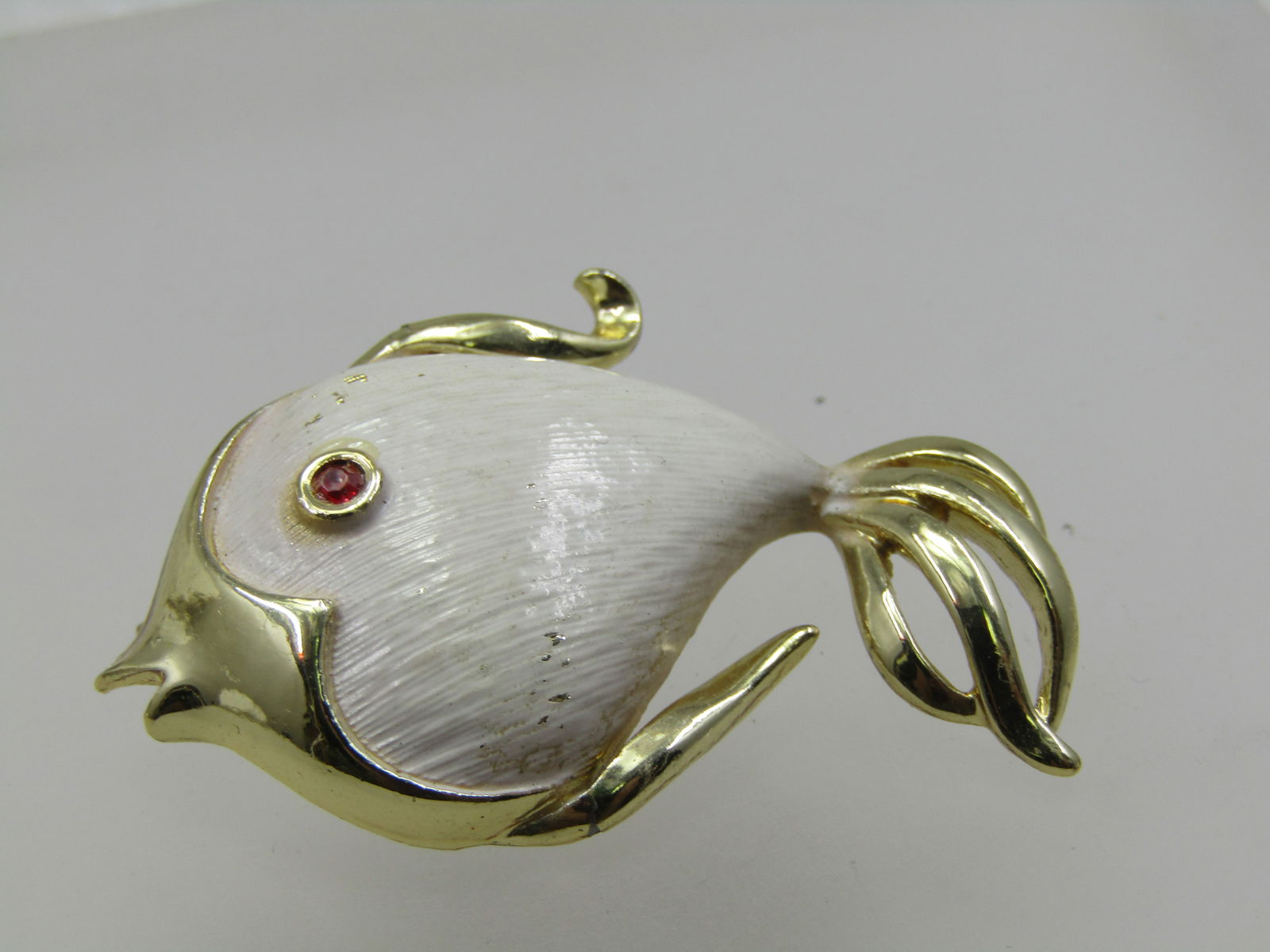 Vintage White Enameled Fish Brooch, Rhinestone Eye 1960's-1970's - 2