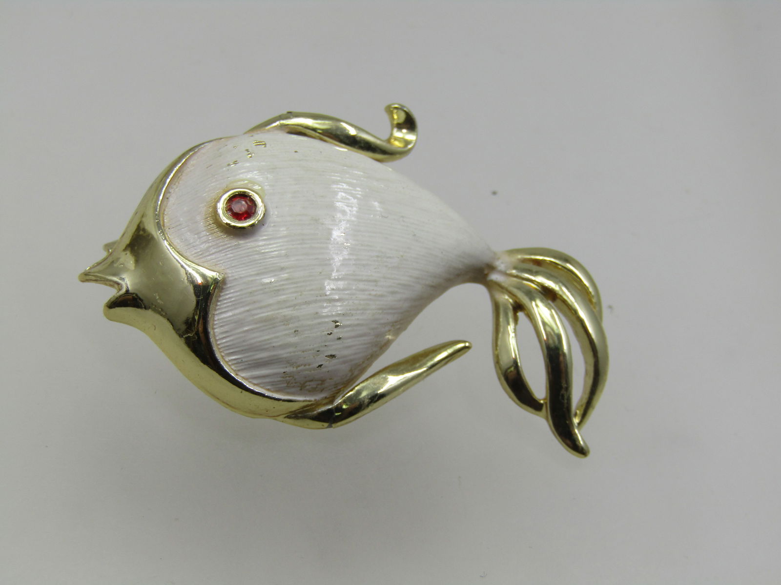 Vintage White Enameled Fish Brooch, Rhinestone Eye 1960's-1970's - 3