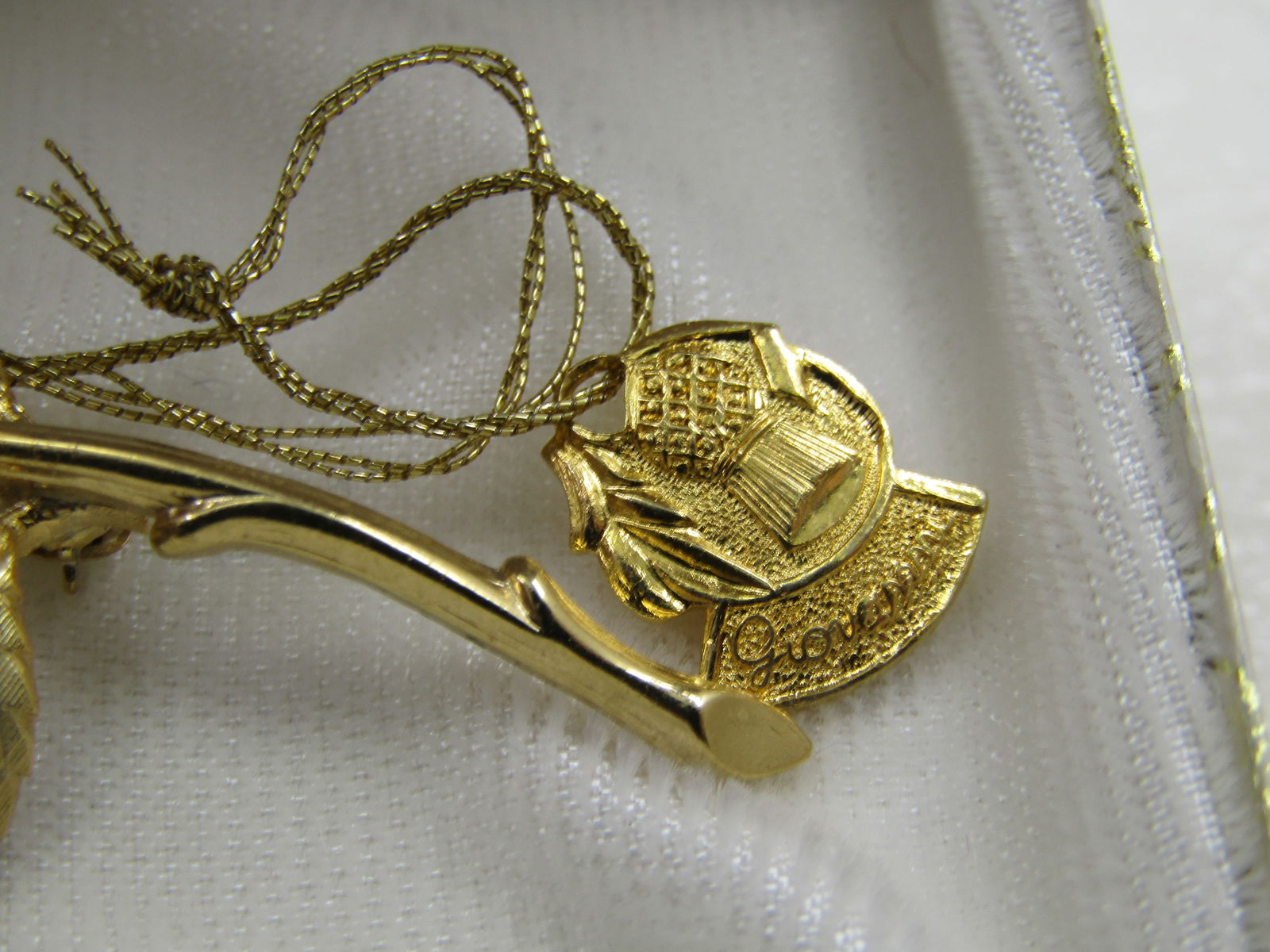 Vintage Rose Brooch signed Giovanni by Langcraft in Box with Metal Charm Tag - 3