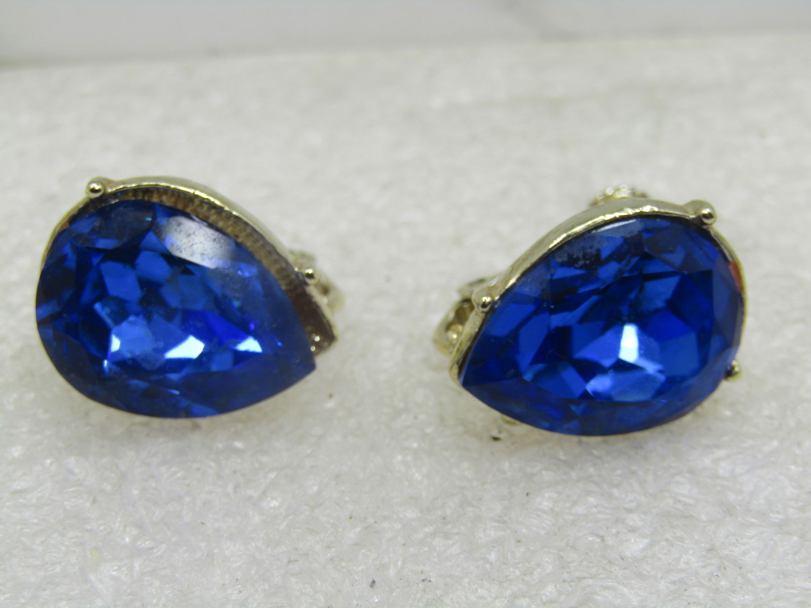 Vintage Blue Rhinestone Earrings, Hinged Clip. 1980's - 3
