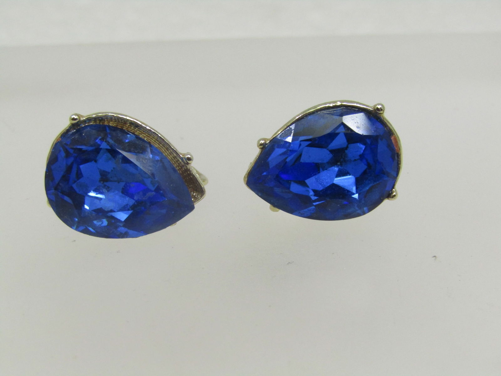 Vintage Blue Rhinestone Earrings, Hinged Clip. 1980's - 4