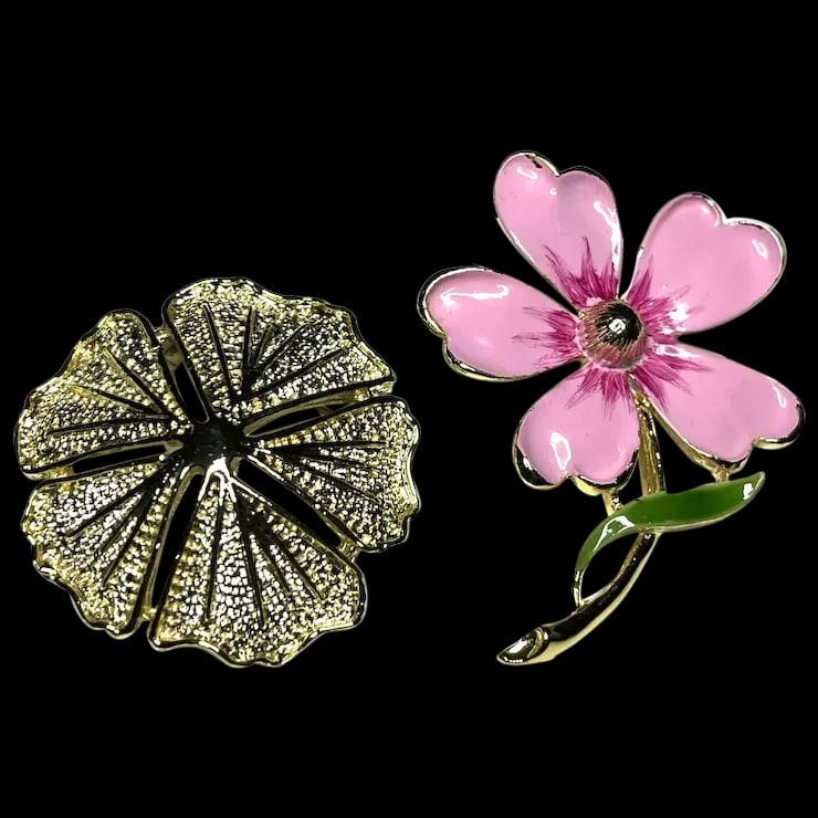 Two Vintage Gerry's Gold Tone Brooches (1 of 9)