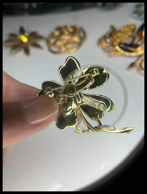 Two Vintage Gerry's Gold Tone Brooches - 5