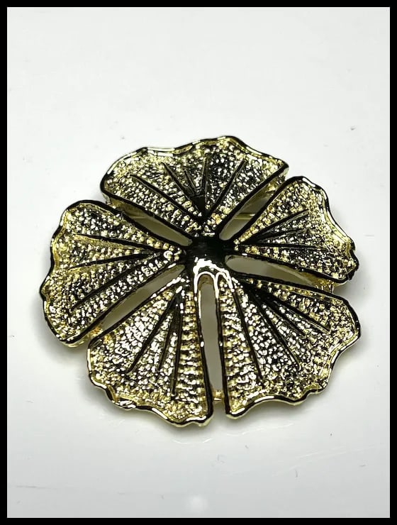 Two Vintage Gerry's Gold Tone Brooches - 6