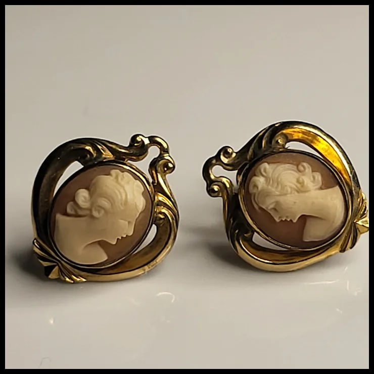 Vintage Ornate Shell Filigree Screw Back Cameo Earrings - 2