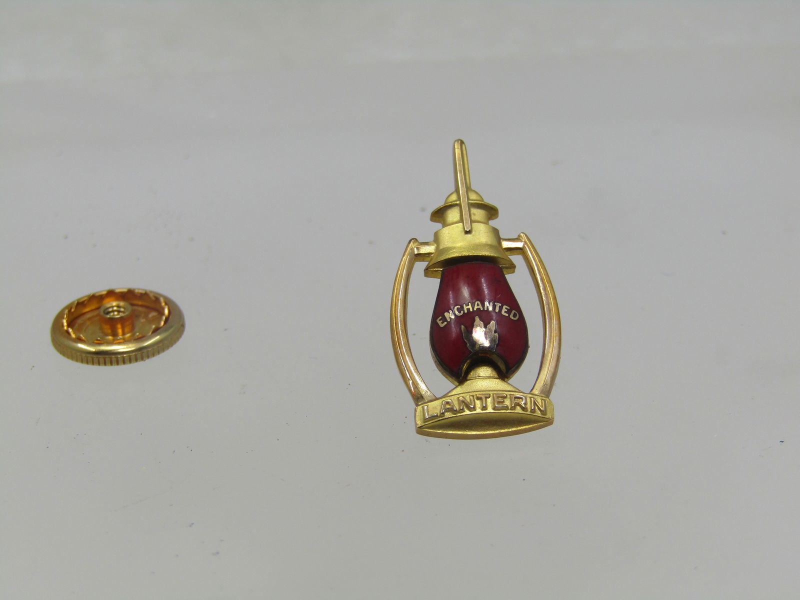 Vintage 10kt Enameled Masonic Echanted Lapel Pin (1 of 5)