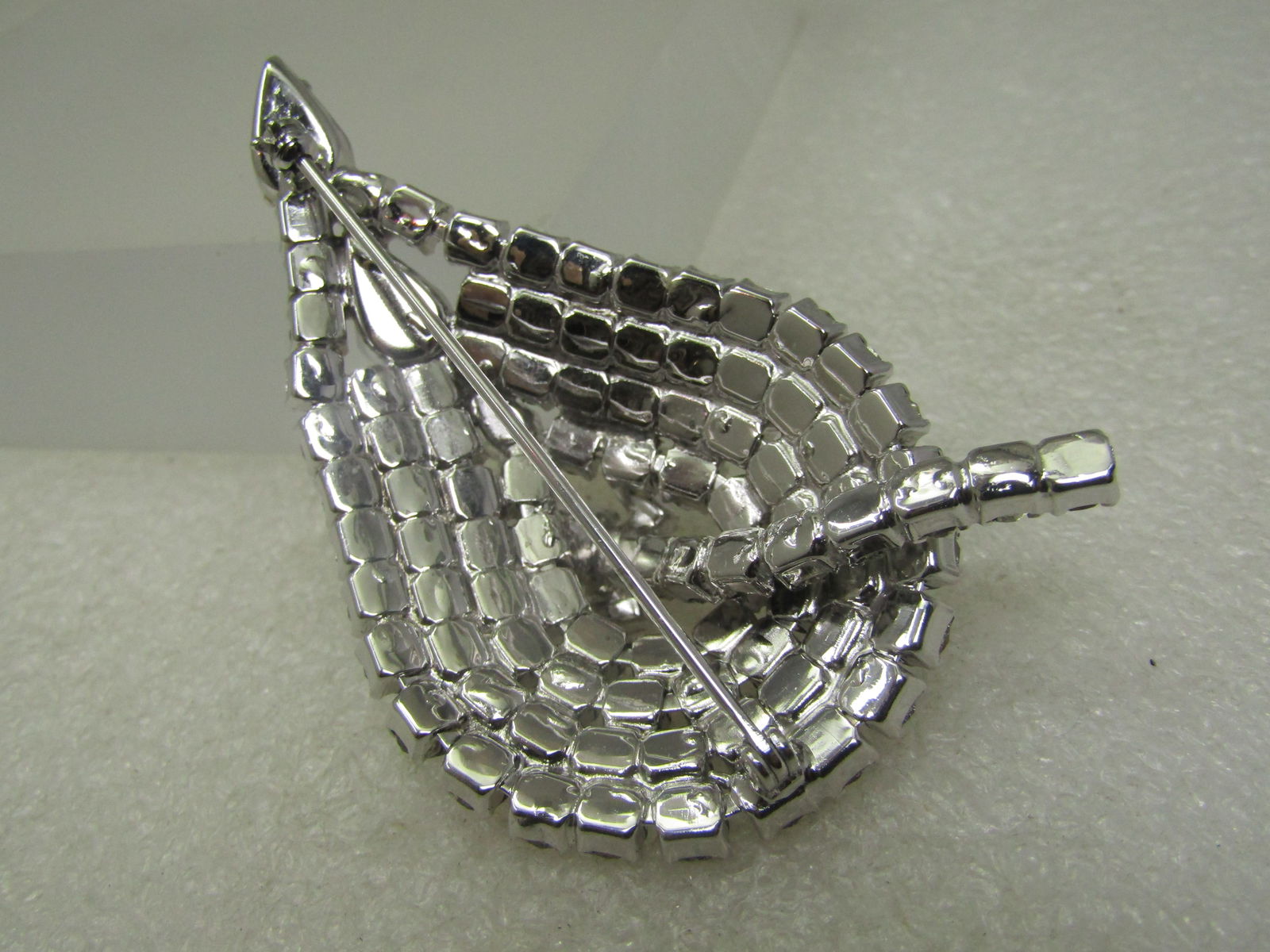 Vintage Clear Rhinestone Broch, Mod Design, Leaf Shape, 1960's - 4