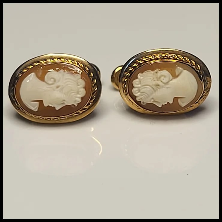Vintage Van Dell Shell Screw Back Cameo Earrings - 2