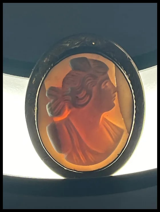 Vintage Cameo Brooch/Pin - 4