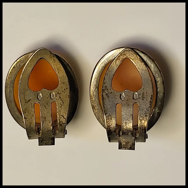 Vintage Shell Cameo Clip on Earrings - 3