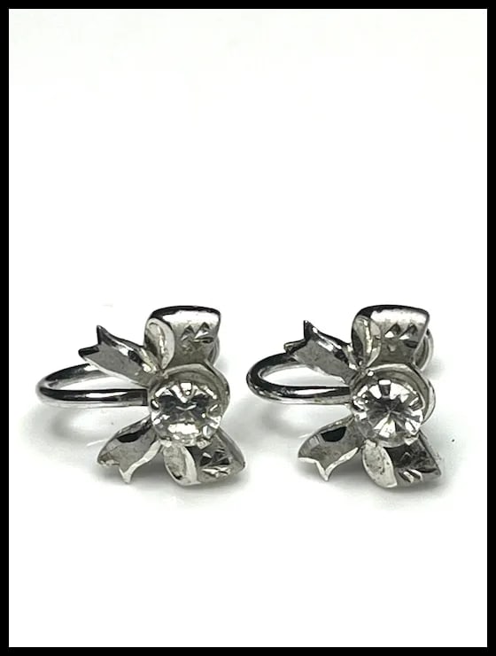 Vintage Marvel Screw Back Bow Earrings - 3