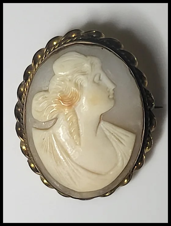 Vintage Hand-Carved Shell Cameo Pendant/Brooch - 2