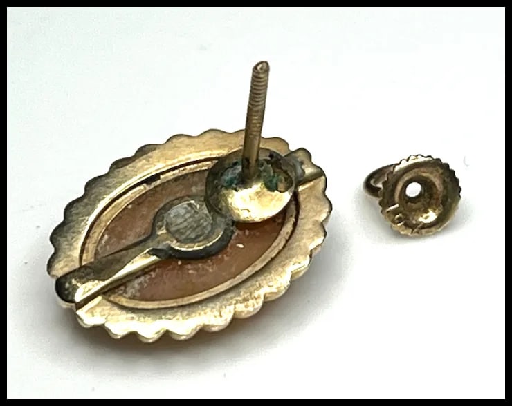 Vintage Gold Left- Facing Carved Shell Cameo Pin - 4