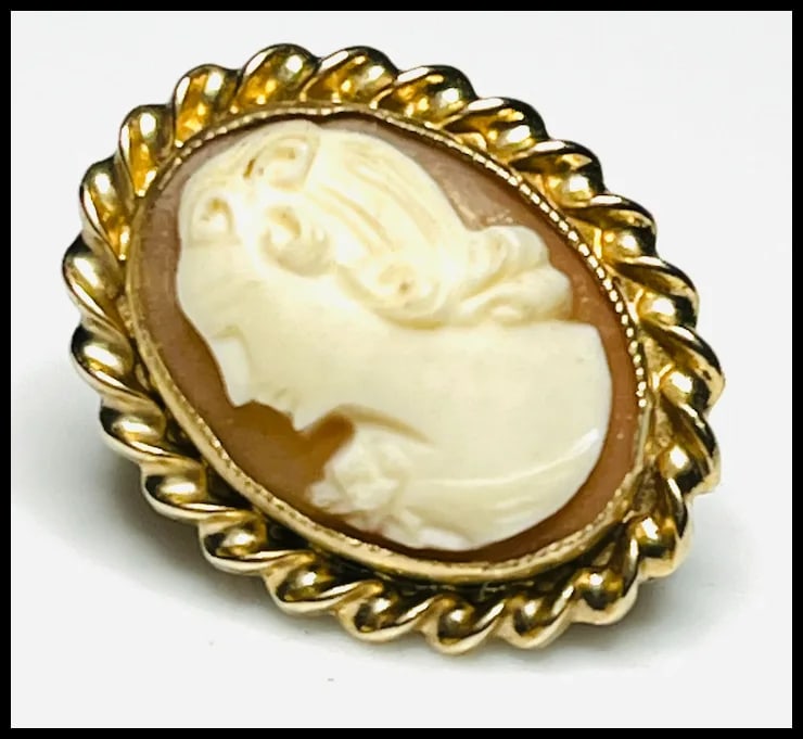 Vintage Gold Left- Facing Carved Shell Cameo Pin - 7