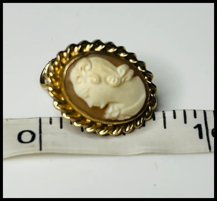 Vintage Gold Left- Facing Carved Shell Cameo Pin - 9