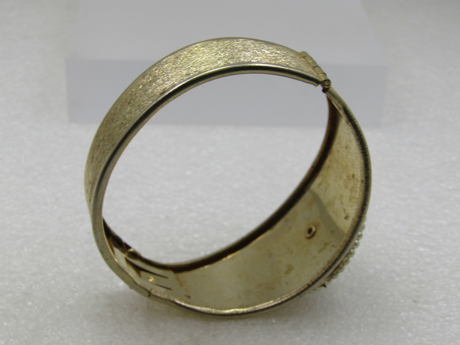 Vintage Wide Hinged Cameo Bracelet, 7", Gold tone, 1960's - 3