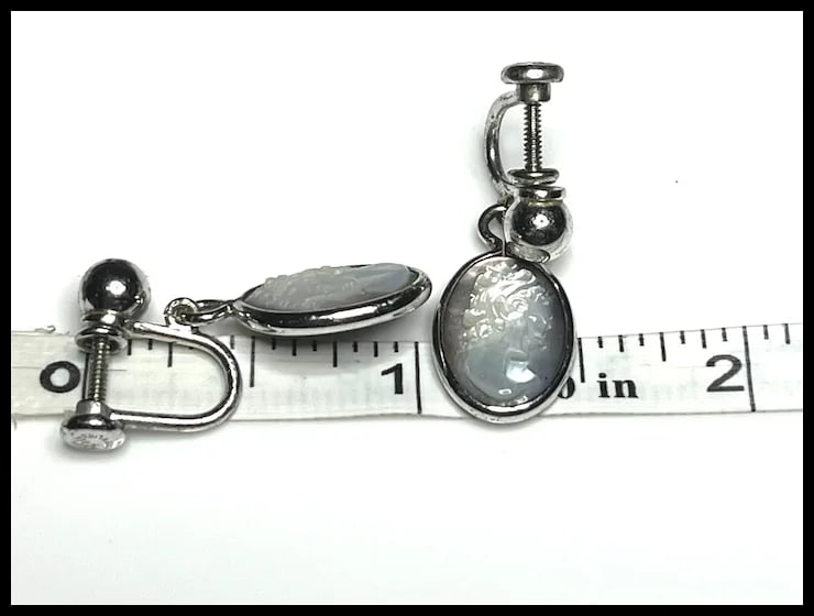 Vintage Van Dell Sterling Silver and Mother of Pearl Cameo Earrings - 7