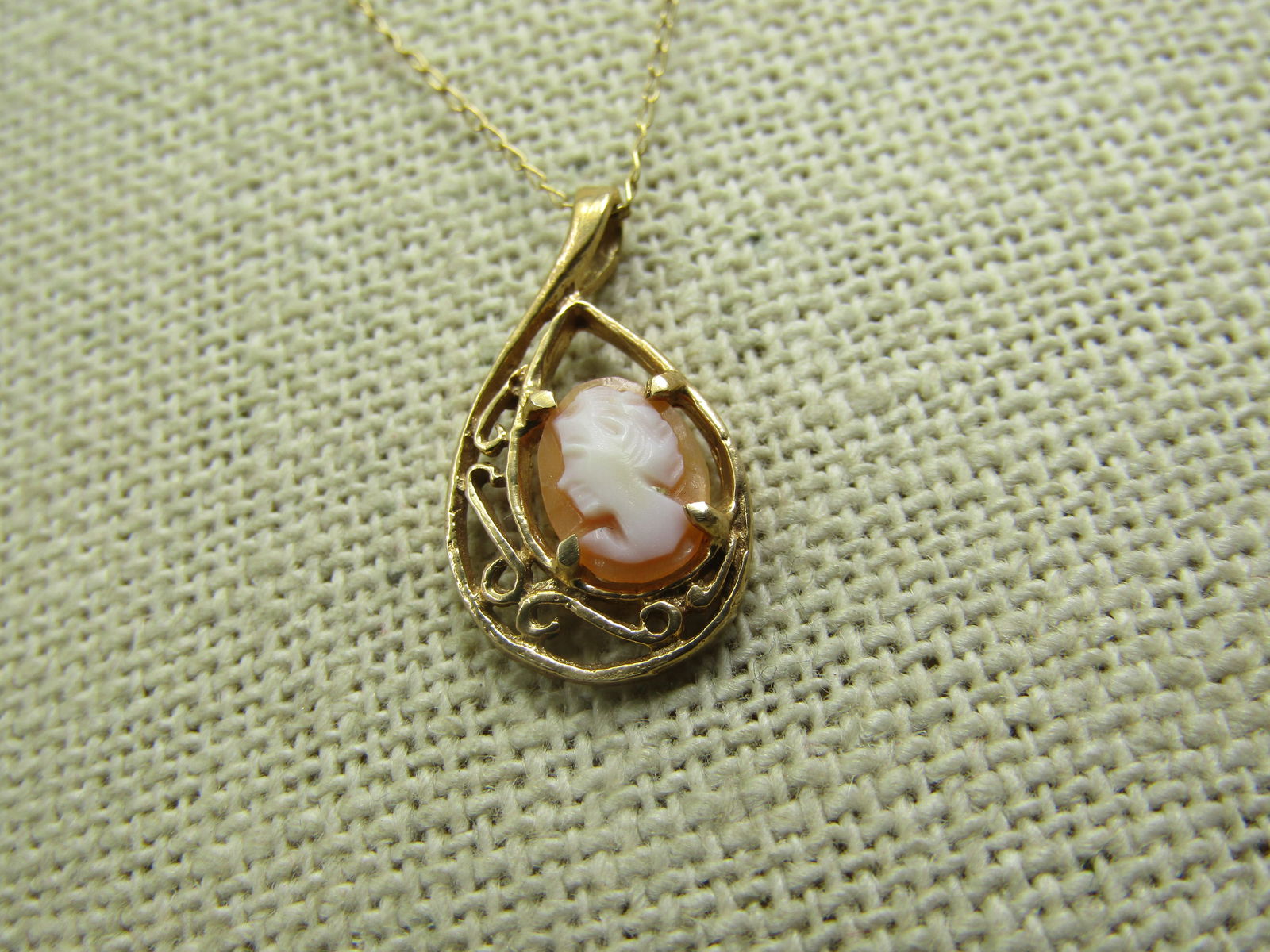 Vintage 10kt Cameo Necklace, 16", 1960's - 3